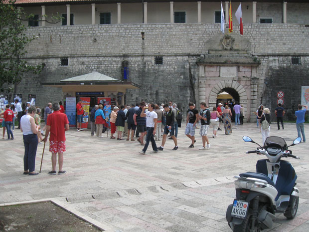 ЦГ: Море лажног новца